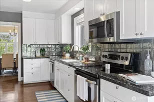 1020 NE 100th St, Seattle, WA 98125 - Photo 12