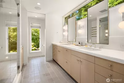 1514 Shenandoah Drive E, Seattle, WA 98112 - Photo 24