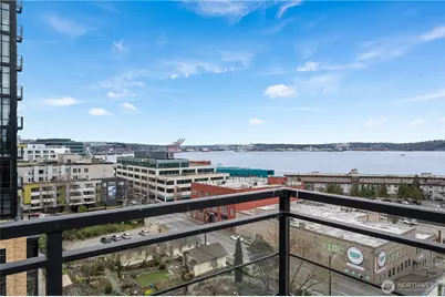 2607 Western Avenue #403, Seattle, WA 98121 - Photo 2