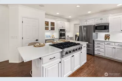 2215 271st Court SE, Sammamish, WA 98075 - Photo 10