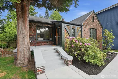 7550 21st Avenue NE, Seattle, WA 98115 - Photo 2