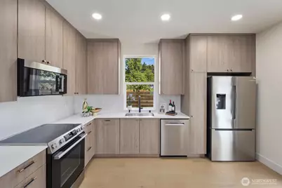 311 NW 92nd Street, Seattle, WA 98117 - Photo 10