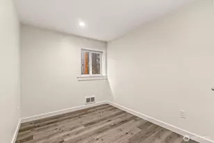 9251 N Ashworth Ave N, Seattle, WA 98103 - Photo 14
