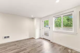 9251 N Ashworth Ave N, Seattle, WA 98103 - Photo 12