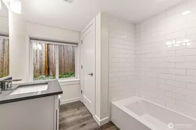 9251 N Ashworth Avenue N, Seattle, WA 98103 - Photo 16