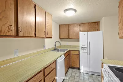 14331 124th Avenue NE #C33, Kirkland, WA 98034 - Photo 2