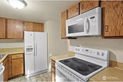 14331 124th Avenue NE #C33, Kirkland, WA 98034 - Photo 8