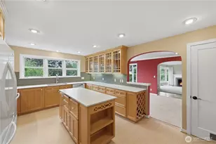 3217 36th Ave W, Seattle, WA 98199 - Photo 8
