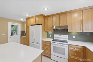 3217 36th Ave W, Seattle, WA 98199 - Photo 10