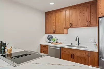 1400 Bellevue Way SE #1, Bellevue, WA 98004 - Photo 4