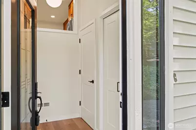 1400 Bellevue Way SE #1, Bellevue, WA 98004 - Photo 18