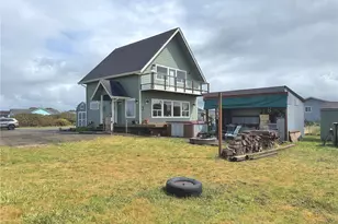 477 Broadmore Ct SW, Ocean Shores, WA 98569 - Photo 1