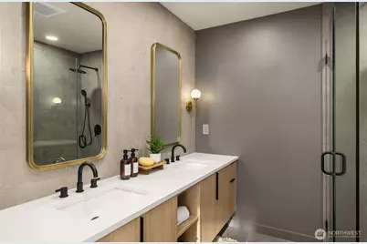 14033 Densmore Avenue N, Seattle, WA 98133 - Photo 12