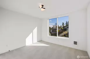 518 N 102nd St, Seattle, WA 98133 - Photo 8