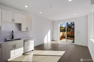 518 N 102nd St, Seattle, WA 98133 - Photo 6
