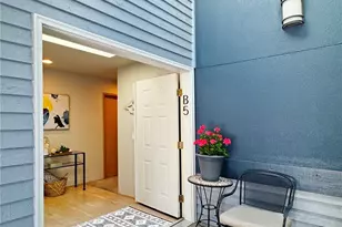 10834 NE 68th St, Kirkland, WA 98033 - Photo 2