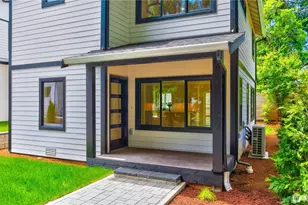 12644 NE 80th St, Kirkland, WA 98033 - Photo 2