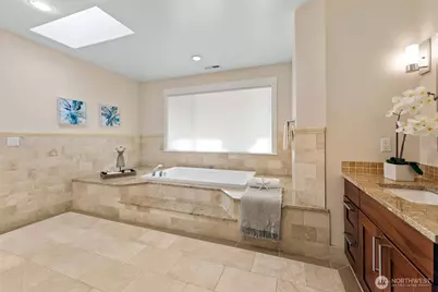 9426 Lake Washington Boulevard NE, Bellevue, WA 98004 - Photo 22