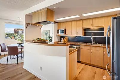 1605 5th Avenue N #302, Seattle, WA 98109 - Photo 8