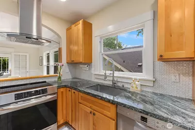 818 N 10th Street, Tacoma, WA 98403 - Photo 8