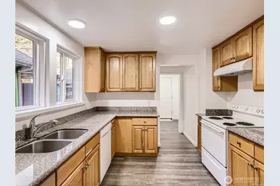 5242 11 Avenue NE, Seattle, WA 98105 - Photo 6