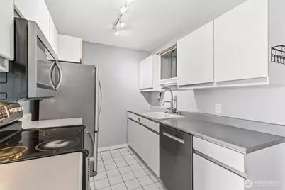 400 Melrose Avenue E #204, Seattle, WA 98102 - Photo 14