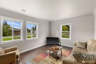 1009 E Orange Avenue, Burlington, WA 98233 - Photo 6