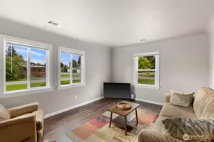 1009 E Orange Ave, Burlington, WA 98233 - Photo 6