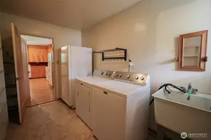 38013 US-2, Sultan, WA 98294 - Photo 8