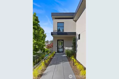 9810 SE Shoreland Drive, Bellevue, WA 98004 - Photo 4