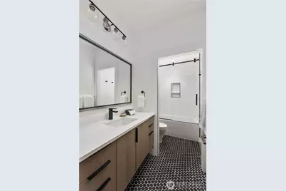 9810 SE Shoreland Drive, Bellevue, WA 98004 - Photo 34