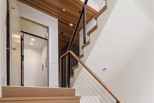 9810 SE Shoreland Dr, Bellevue, WA 98004 - Photo 30