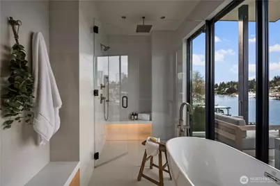9810 SE Shoreland Drive, Bellevue, WA 98004 - Photo 22