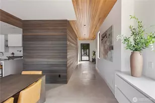 9810 SE Shoreland Dr, Bellevue, WA 98004 - Photo 8