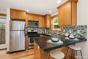 9243 35th Ave SW, Seattle, WA 98126 - Photo 4