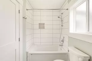 106 N 100th St, Seattle, WA 98133 - Photo 12