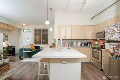 812 5th Avenue N #102, Seattle, WA 98109 - Photo 4