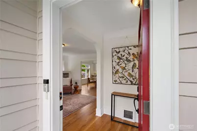 7529 32nd Avenue NW, Seattle, WA 98117 - Photo 2