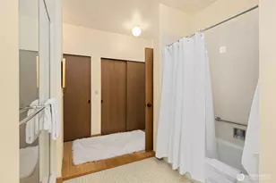 105 Lovell Ave SW, Bainbridge Island, WA 98110 - Photo 16