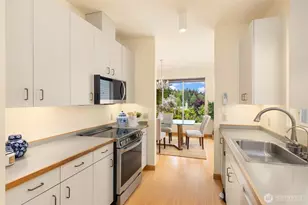 105 Lovell Ave SW, Bainbridge Island, WA 98110 - Photo 8