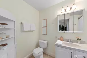 1516 NE 96th St, Seattle, WA 98115 - Photo 12