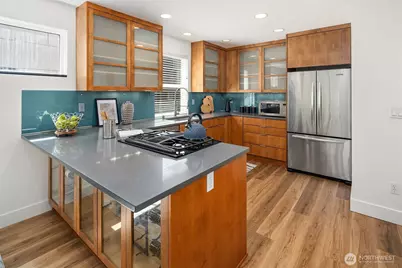 219 12th Avenue E #A, Seattle, WA 98102 - Photo 2
