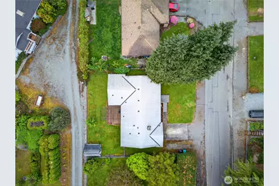113 N Hawthorne Street, Burlington, WA 98233 - Photo 2