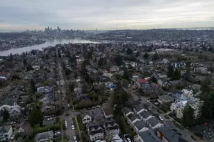 4413 Meridian Ave N, Seattle, WA 98103 - Photo 32