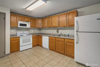 4727 W Lake Sammamish Parkway SE #B201, Issaquah, WA 98027 - Photo 24