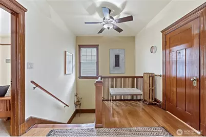 2025 Boylston Avenue E, Seattle, WA 98102 - Photo 16