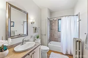 2025 Boylston Ave E, Seattle, WA 98102 - Photo 14