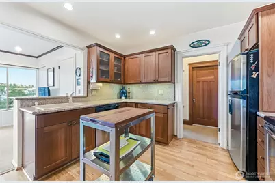 2025 Boylston Avenue E, Seattle, WA 98102 - Photo 10