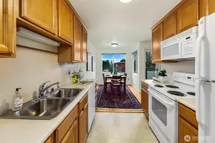 5818 NE 70th St, Seattle, WA 98115 - Photo 6