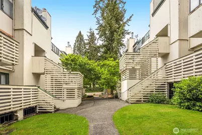1019 156th Avenue NE #B2, Bellevue, WA 98007 - Photo 2